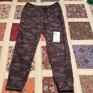 Athleta Farallon Jogger Camouflage Camo Women’s 4P